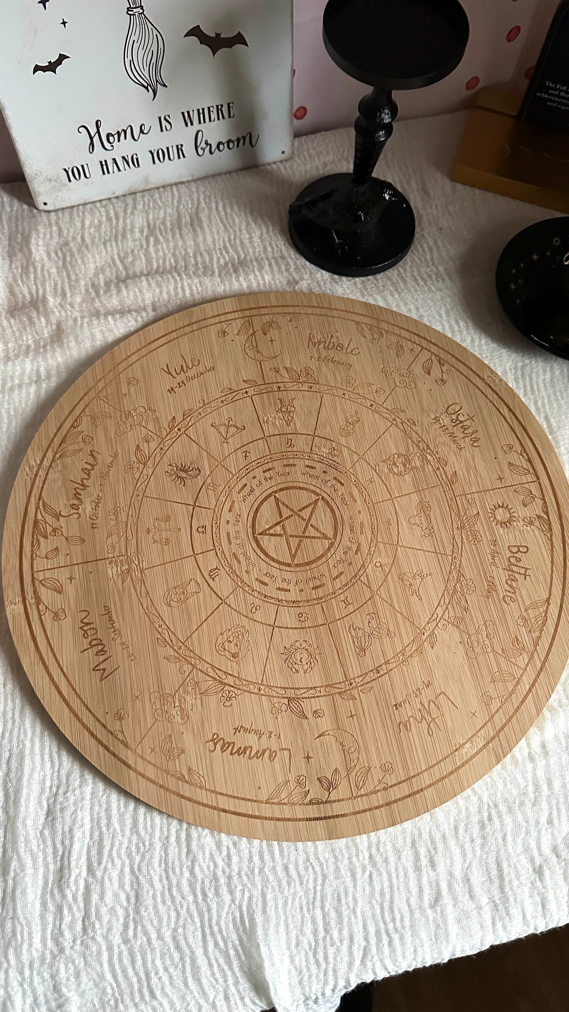 Tavoletta in legno con i Sabbat