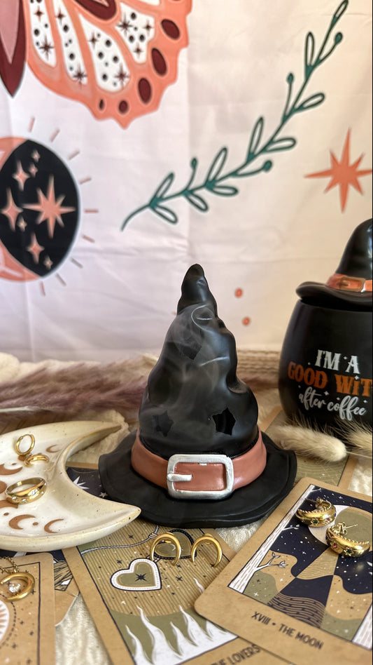Brucia coni di incenso witchy
