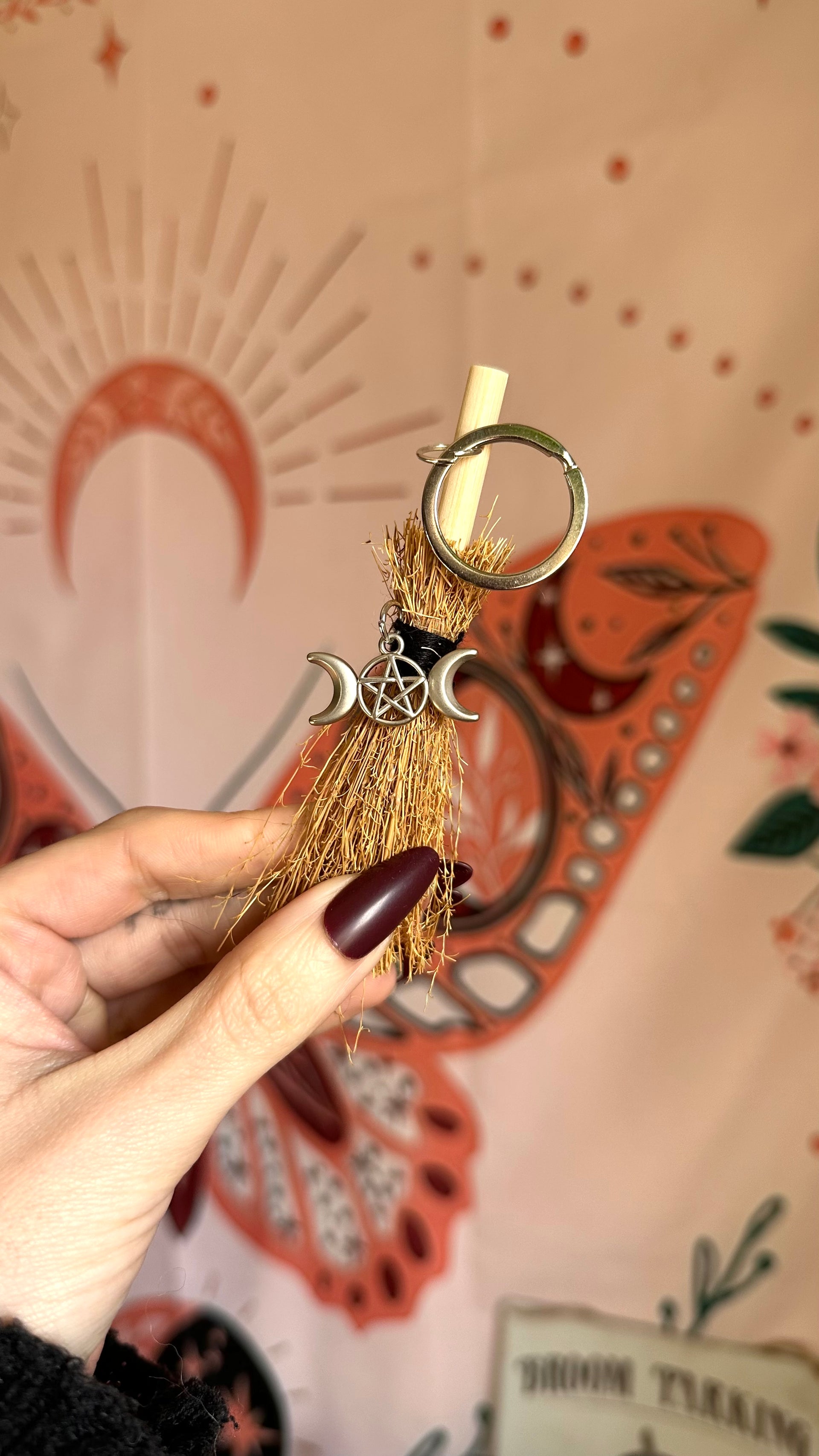 Portachiavi a forma di scopa